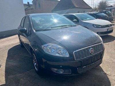 Usado Fiat Linea Dynamic 120 HP (88 kW) 2008 Preto Sedan