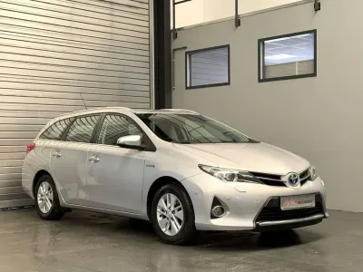 Gebraucht Toyota Auris Hybrid 136 PS (100 kW) 2014 Silver metallic Kombi
