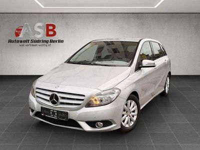 Usata Mercedes B180 122 CV (89 kW) 2014 Argento Monovolume