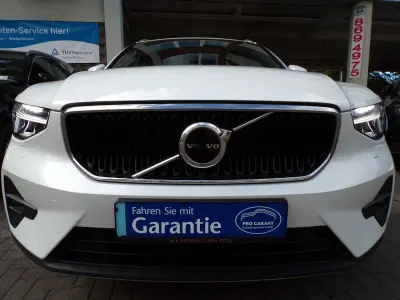 Używany Volvo XC40 Core 129 KM (94 kW) 2023 Biały SUV