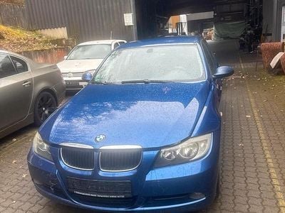 Gebraucht BMW 318 130 PS (95 kW) 2007 Blau Limousine
