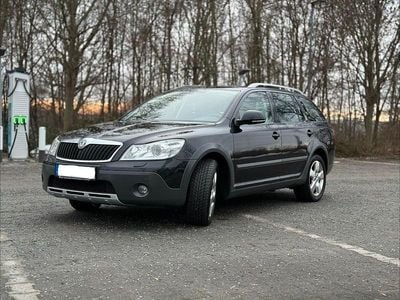 Schwarz Gebraucht 2010 Skoda Octavia Scout 4x4 Kombi | 5.100 € (Teuer)