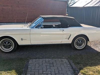 Gebraucht Ford Mustang 200 PS (147 kW) 1966 Weiß Cabrio