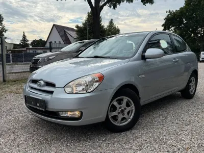 Gebraucht Hyundai Accent 97 PS (71 kW) 2007 Silber Limousine
