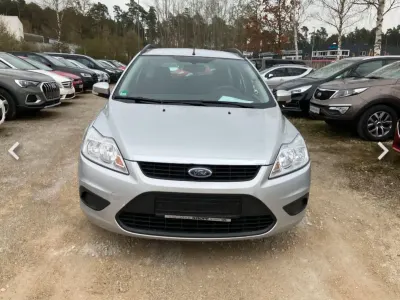 Używany Ford Focus 101 KM (74 kW) 2010 Srebrny Sedan/Limuzyna