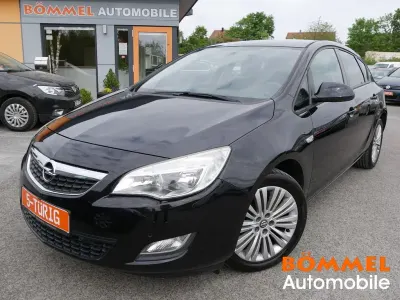 Gebraucht Opel Astra 101 PS (74 kW) 2012 Schwarz Limousine