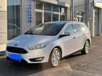 Gebraucht Ford Focus Trend 120 PS (88 kW) 2017 Weiß Kombi