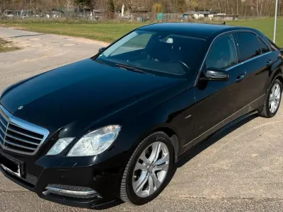 Gebraucht Mercedes E350 Avantgarde 265 PS (194 kW) 2011 Schwarz Limousine