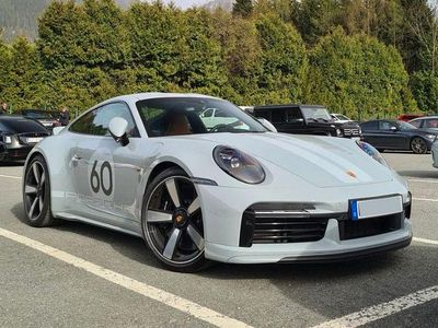 Grau Gebraucht 2023 Porsche 992 Sport Coupé | 339.992 € (Etwas zu teuer)