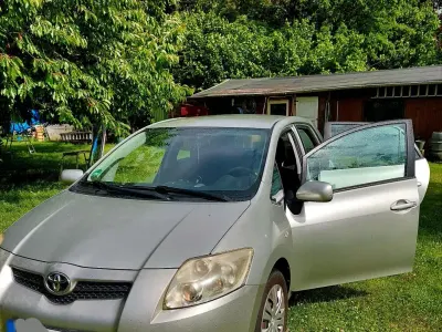 Gebraucht Toyota Auris 96 PS (70 kW) 2008 Silber Kleinwagen
