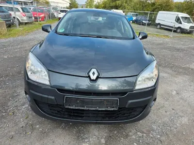 Gebraucht Renault Mégane III Dynamique 131 PS (96 kW) 2010 Grau Limousine