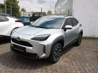 Gebraucht Toyota Yaris Cross Team 131 PS (96 kW) 2024 1l0 shimmering silver SUV
