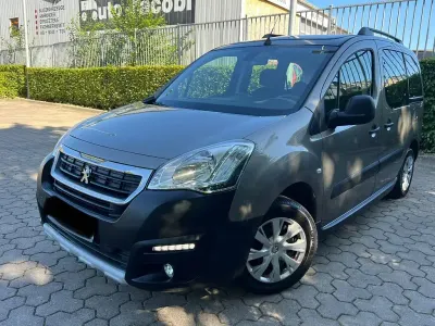 Gebraucht Peugeot Partner Tepee 110 PS (80 kW) 2017 Braun Van / Kleinbus