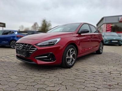 Rot Gebraucht 2021 Hyundai i30 Intro Edition Limousine | 18.990 € (Fairer Preis)