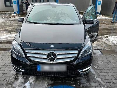 Schwarz Gebraucht 2014 Mercedes 250 Limousine | 13.800 €