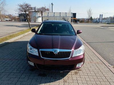 Gebraucht Skoda Octavia Ambiente 160 PS (117 kW) 2010 Rot Kombi