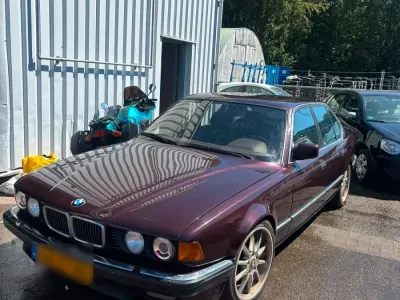 Gebraucht BMW 750 1993 Rot Limousine