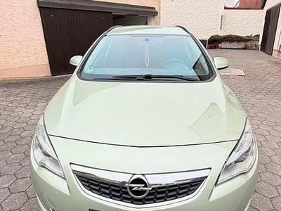 Gebraucht Opel Astra 110 PS (80 kW) 2011 Grün Kombi