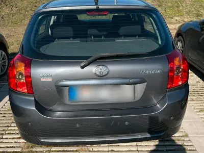 Begagnad Toyota Corolla 120 HK (88 kW) 2007 Silver Halvkombi