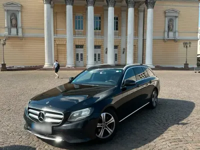 Gebraucht Mercedes E200 163 PS (119 kW) 2019 Schwarz Kombi