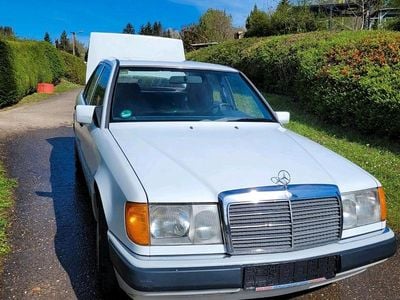 Gebraucht Mercedes E230 136 PS (100 kW) 1990 Weiß Limousine