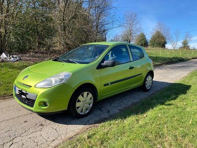 Gebraucht Renault Clio II 75 PS (55 kW) 2009 Grün Limousine