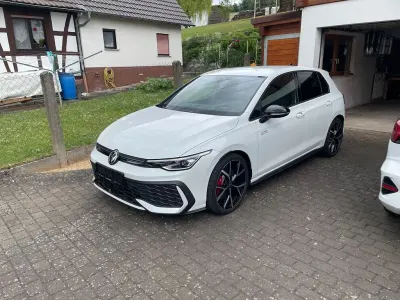 Gebraucht VW Golf VIII GTI 265 PS (194 kW) 2025 Weiß Limousine
