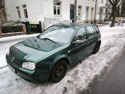 Grün Gebraucht 2002 VW Golf Limousine | 750 € (Superpreis)