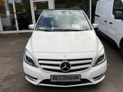 Gebraucht Mercedes B180 122 PS (89 kW) 2012 Weiß Van / Kleinbus