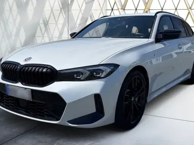 Gebraucht BMW 330 M Sport 245 PS (180 kW) 2024 Weiß Kombi