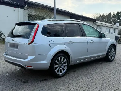 Gebraucht Ford Focus 109 PS (80 kW) 2010 Grau Kombi