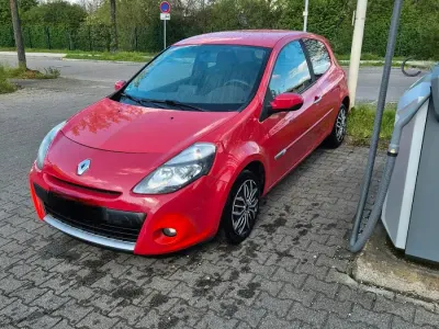 Gebraucht Renault Clio III 75 PS (55 kW) 2009 Rot Kleinwagen