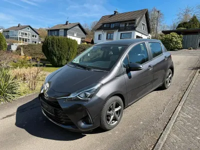 Gebraucht Toyota Yaris Comfort 69 PS (50 kW) 2018 Grau Kleinwagen