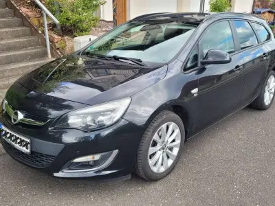 Gebraucht Opel Astra 140 PS (102 kW) 2013 Schwarz Kombi