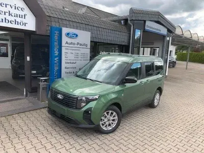 Neu Ford Tourneo Courier 125 PS (91 kW) 2026 Grün Van / Kleinbus