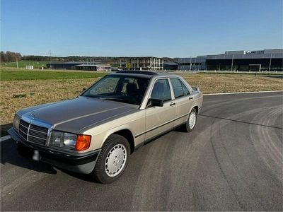 Gebraucht Mercedes 190 118 PS (86 kW) 1988 Silber Limousine
