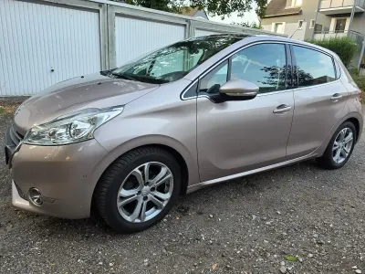 Gebraucht Peugeot 208 85 PS (62 kW) 2013 Gold Kleinwagen