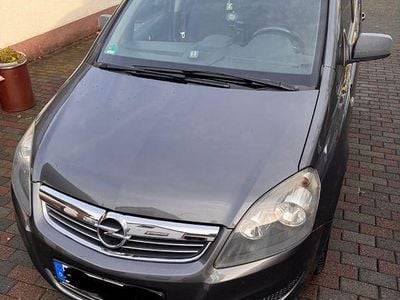 Grau Gebraucht 2010 Opel Zafira Selection Van / Kleinbus | 2.990 € (Fairer Preis)