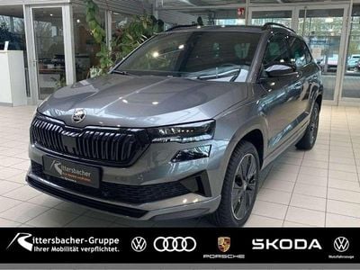 Graphitegrau metallic Neu 2025 Skoda Karoq SportLine SUV | 37.490 € (Fairer Preis)