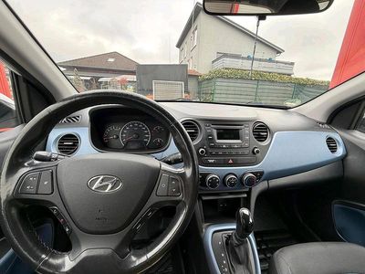 Gebraucht Hyundai i10 84 PS (61 kW) 2015 Weiß Kleinwagen