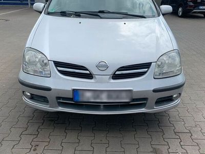 Nissan Almera Tino