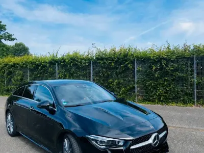 Gebraucht Mercedes CLA200 Shooting Brake AMG line 163 PS (119 kW) 2023 Schwarz Kombi