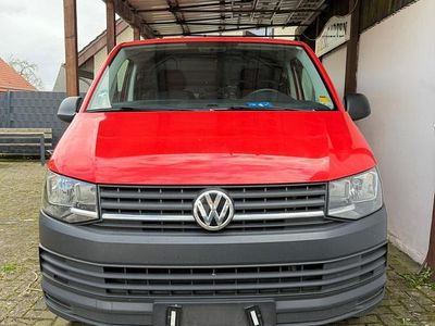Gebraucht VW Transporter 101 PS (74 kW) 2016 Rot Van