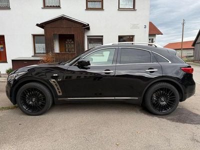 Infiniti QX70