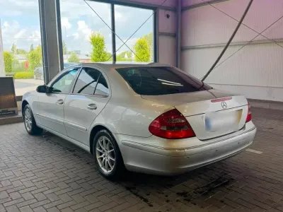 Second-hand Mercedes E200 Elegance 122 CP (89 kW) 2002 Argintiu Berlinǎ