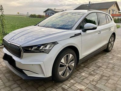 Weiß Gebraucht 2022 Skoda Enyaq iV Loft SUV | 28.900 € (Fairer Preis)