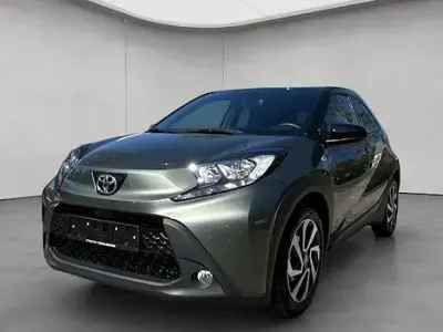 Gebraucht Toyota Aygo X Basis 72 PS (52 kW) 2023 Cardamon green metallic/ night sky black SUV