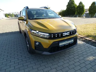 Neu Dacia Sandero Expression 110 PS (80 kW) 2026 Gelb SUV