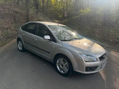 Używany Ford Focus 101 KM (74 kW) 2007 Srebrny Sedan/Limuzyna