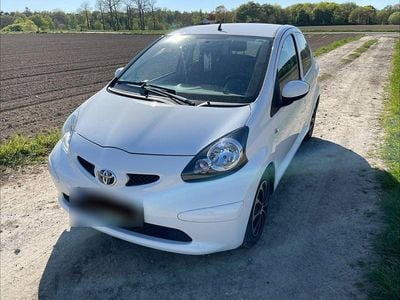 Second-hand Toyota Aygo 68 CP (50 kW) 2009 Alb Hatchback